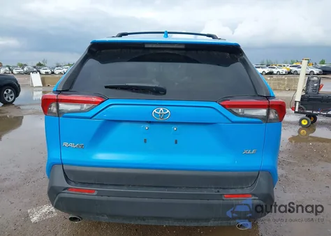 2019 Toyota Rav4 Xle z USA, uszkodzony, nr VIN JTMW1RFV2KJ014168